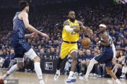 亚历山大22分里夫斯31分 雷霆大胜湖人总分2-0
